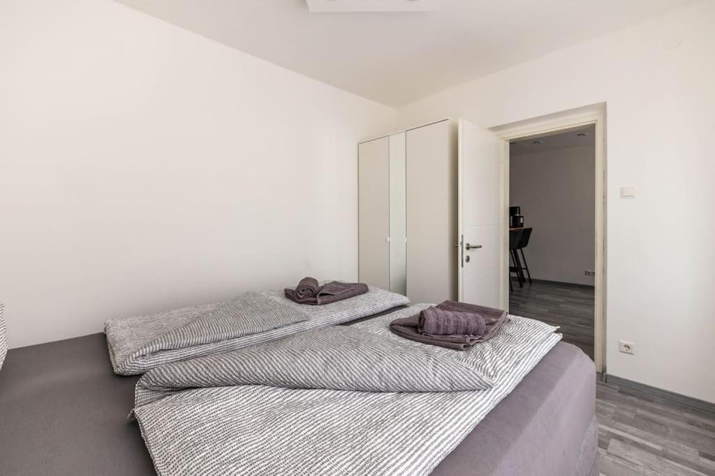 Cozy Renovated Apartment Close To Schoenbrunn Palace Bécs Kültér fotó